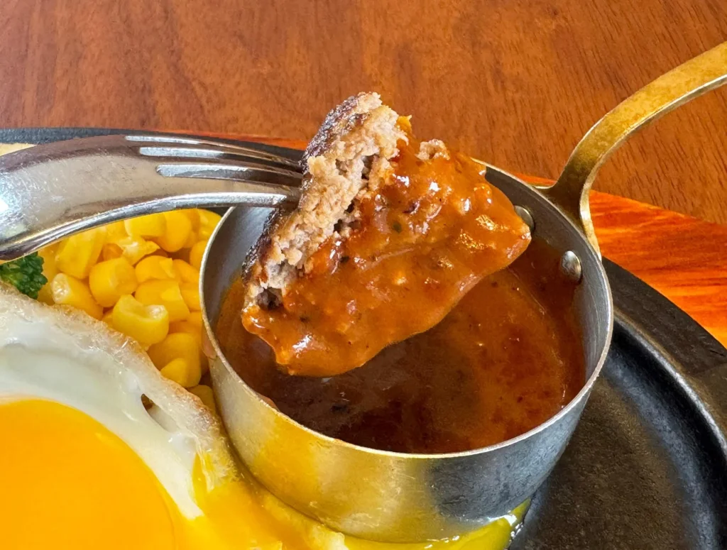 やっぱりここは格別！オープンから25年「ロイヤルホスト高蔵寺店」市内唯一の店舗です。