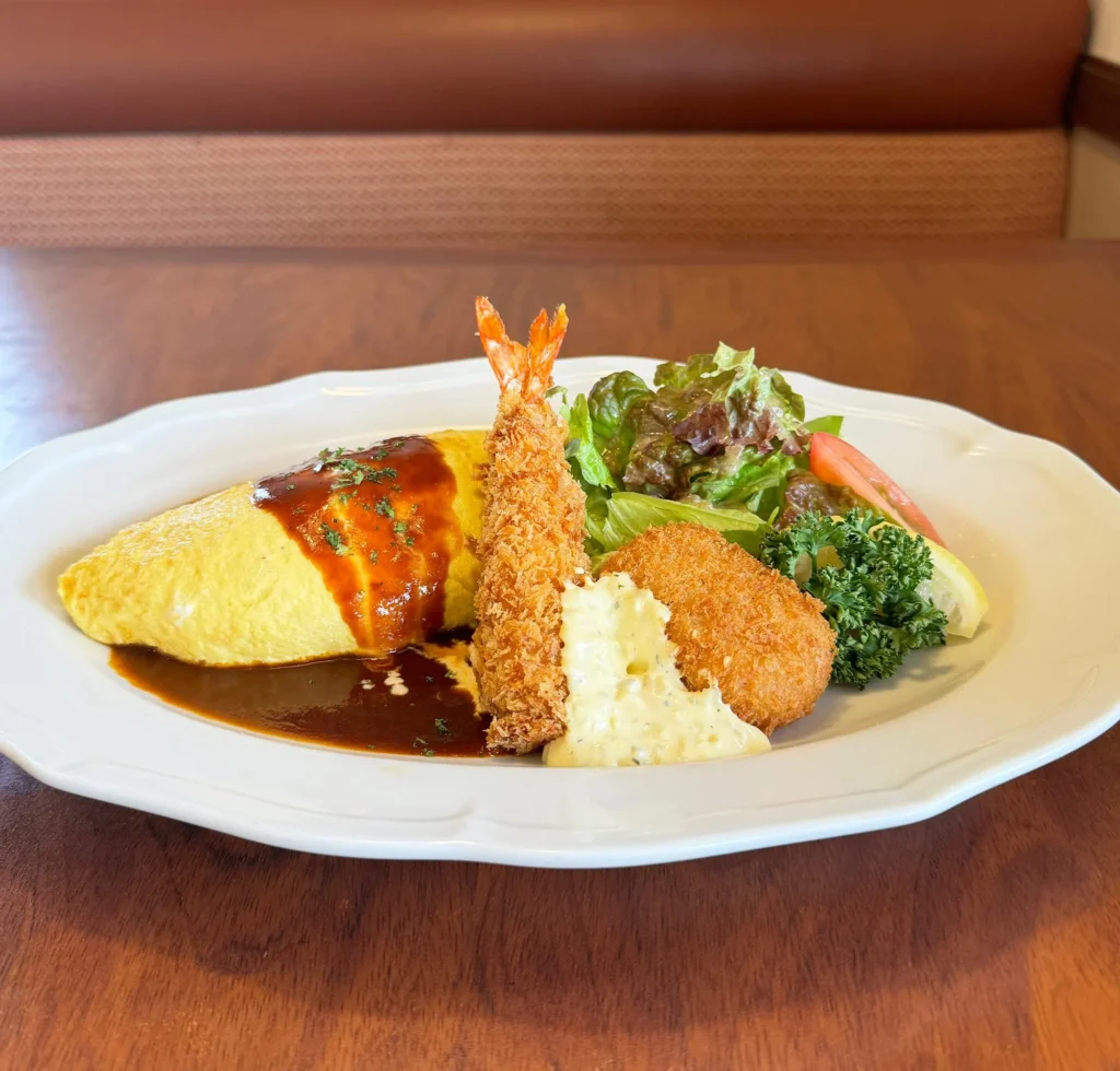 やっぱりここは格別！オープンから25年「ロイヤルホスト高蔵寺店」市内唯一の店舗です。