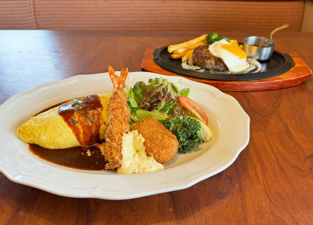 やっぱりここは格別！オープンから25年「ロイヤルホスト高蔵寺店」市内唯一の店舗です。