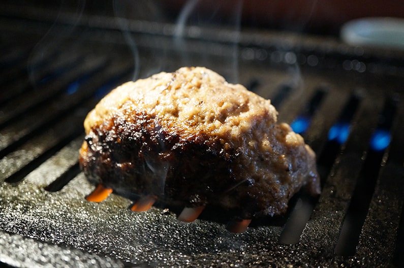 焼肉苑万大の人気ランチメニュー「超挽肉ハンバーグ定食」を紹介！子連れでも行けるうまい焼肉店