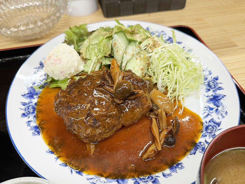 海鮮が美味しい「お食事処 大ちゃん」のランチを紹介。和食の料理人の大将が作るご飯は絶品です。