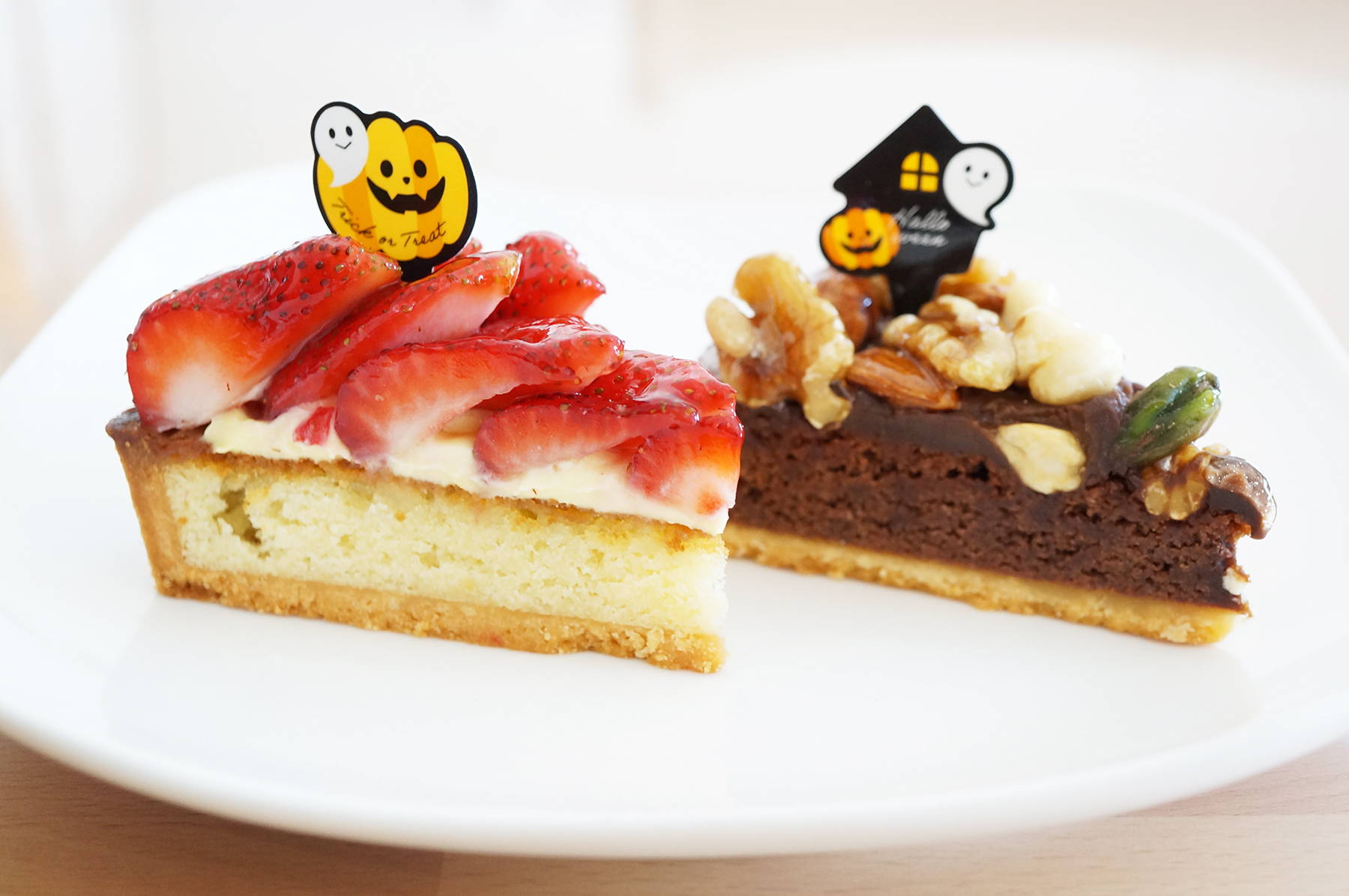 イオン春日井店1階のケーキ屋さん「トルタイシーオ」華やかなタルトに心躍るお店です。