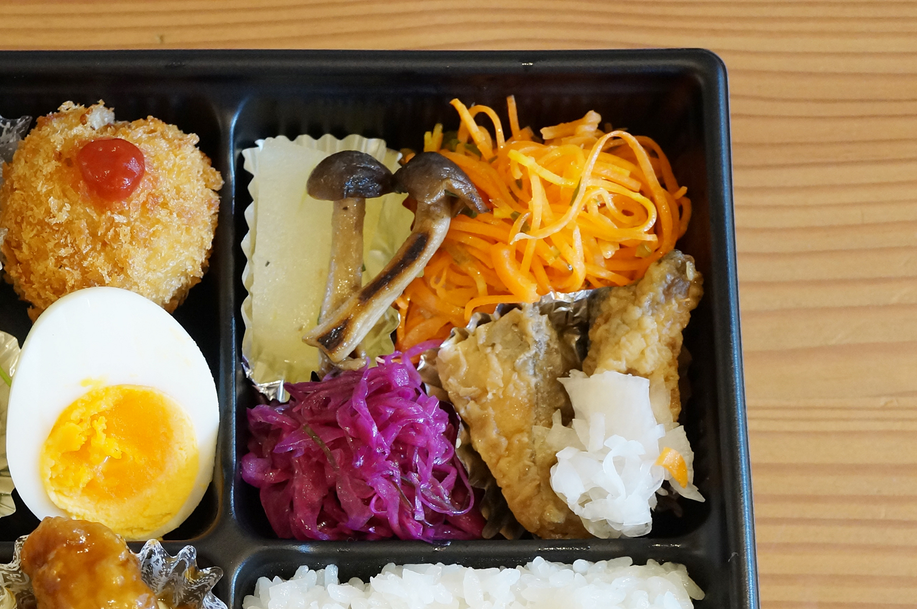 グリルオニオンの人気テイクアウトメニュー。野菜たっぷりで美味！一汁多菜のお弁当を紹介。