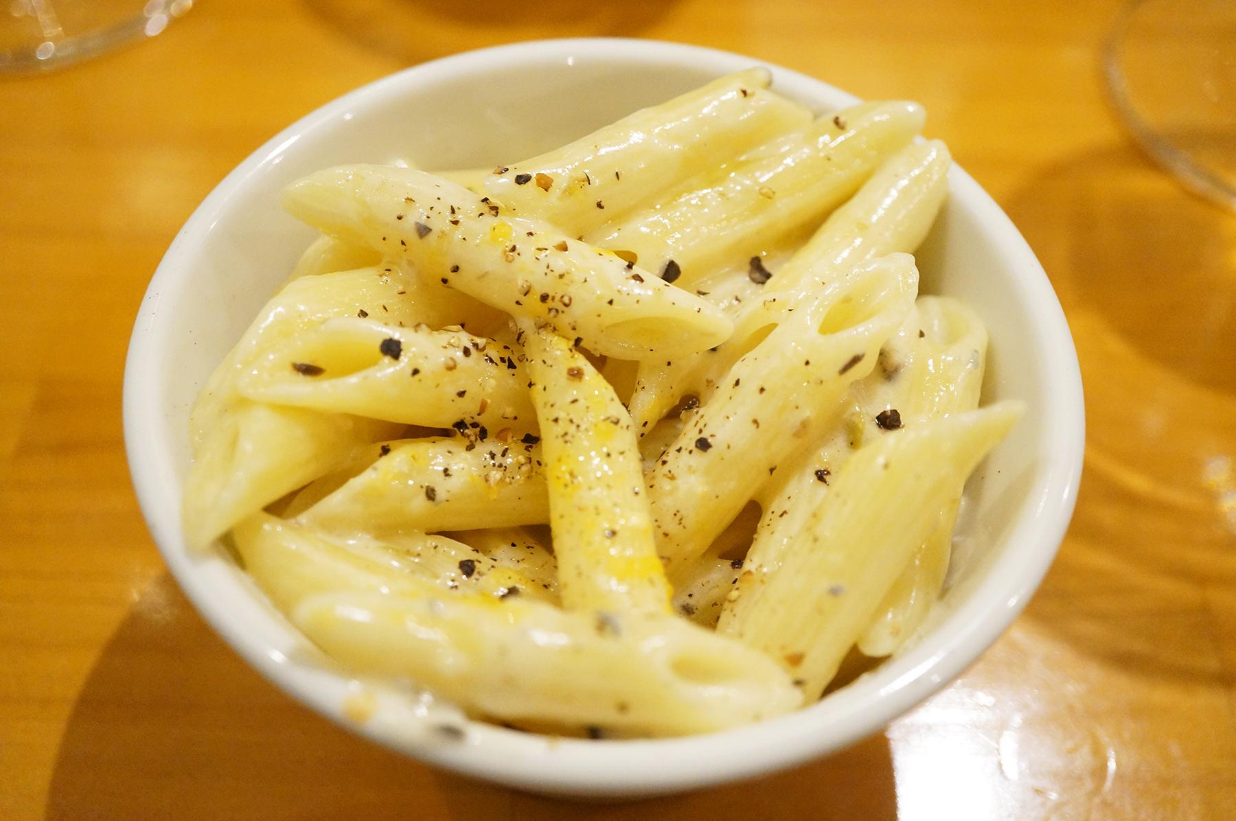 イタリアンバルsalute（サルーテ）の「美味しいチーズとワインの会」へ。飲み放題＆チーズ料理が最高でした。