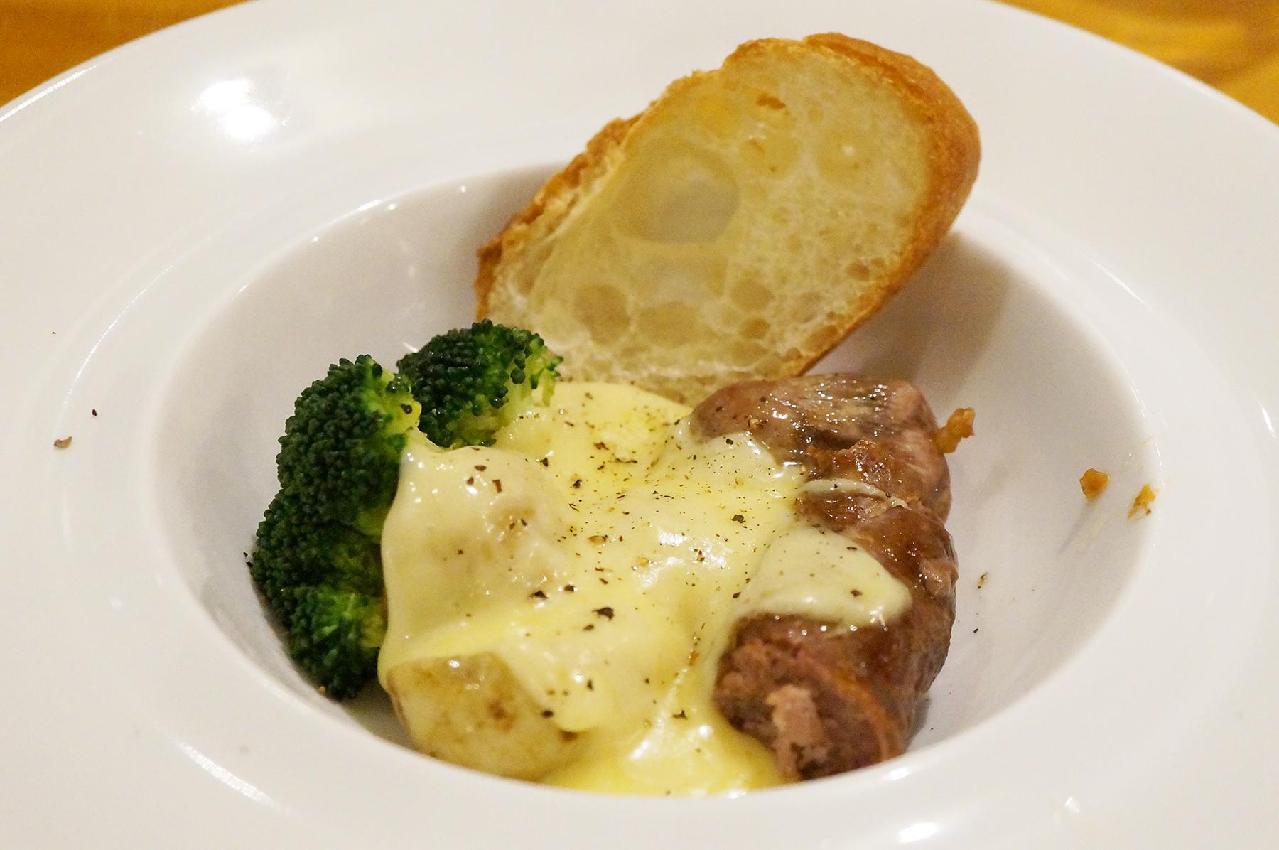 イタリアンバルsalute（サルーテ）の「美味しいチーズとワインの会」へ。飲み放題＆チーズ料理が最高でした。