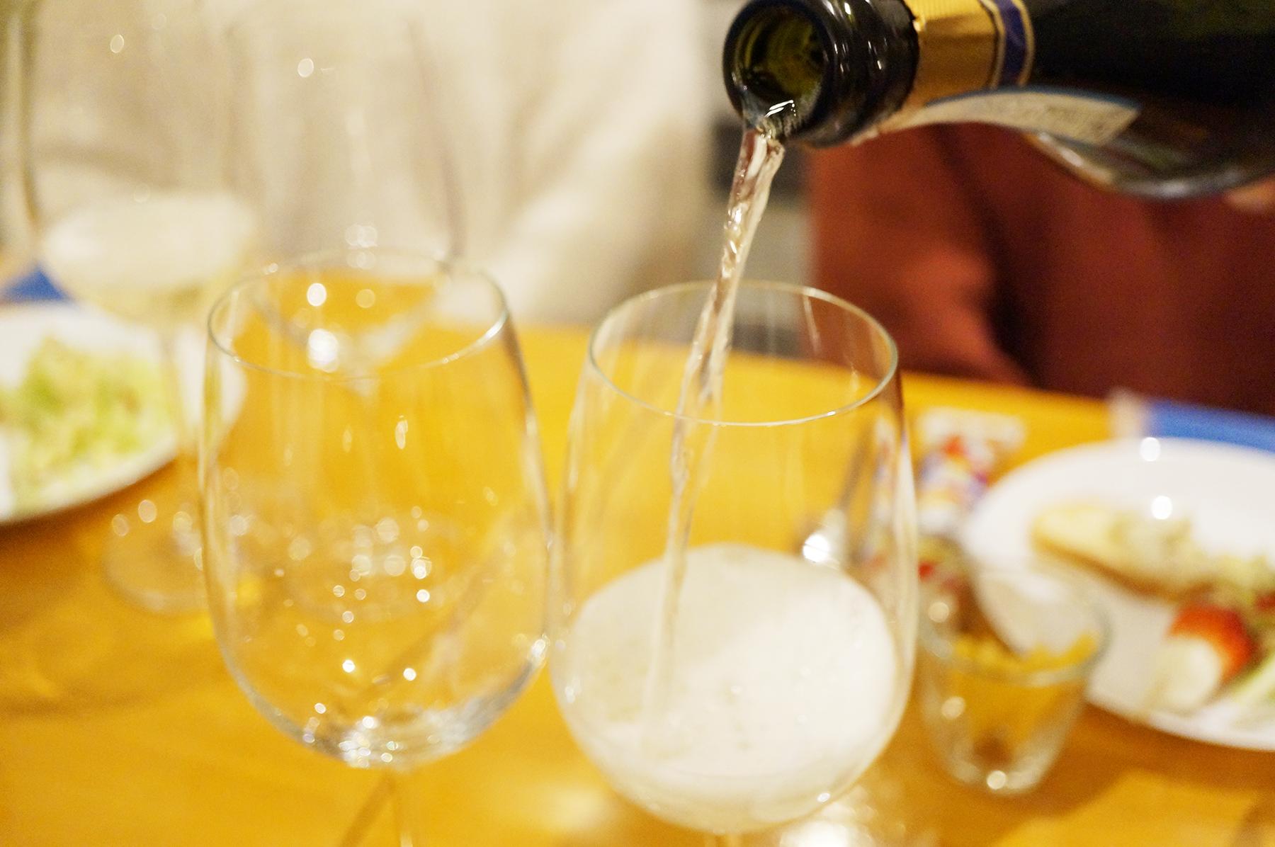 イタリアンバルsalute（サルーテ）の「美味しいチーズとワインの会」へ。飲み放題＆チーズ料理が最高でした。