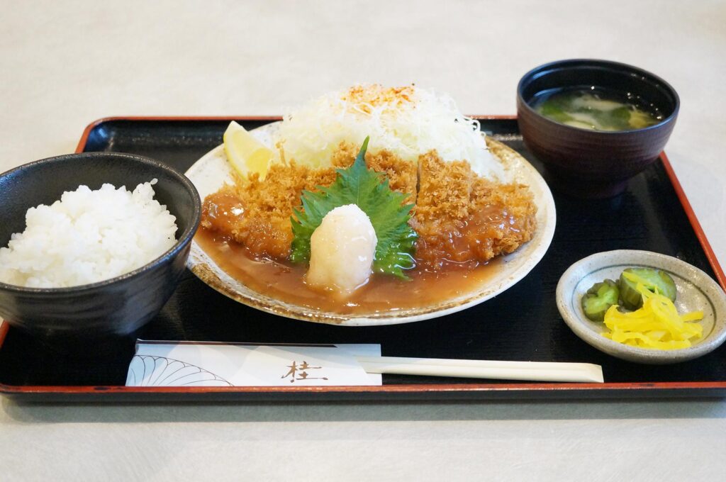 梅しその酸味が絶品!とんかつ桂のおろし梅かつ御膳は今の季節に最高です。