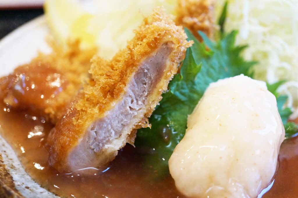 梅しその酸味が絶品!とんかつ桂のおろし梅かつ御膳は今の季節に最高です。