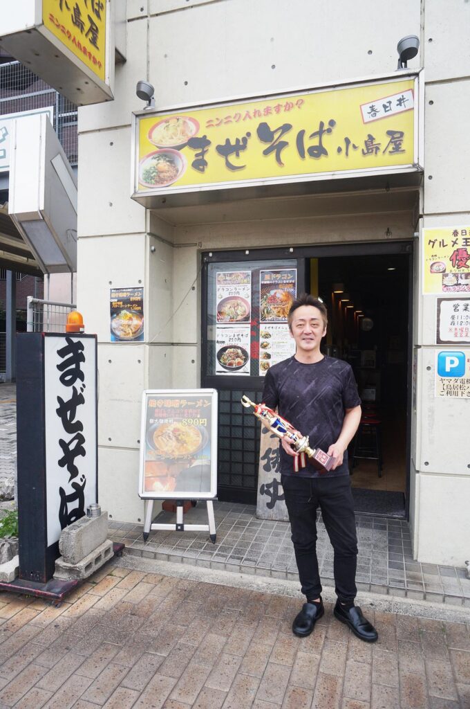 サラっと食べれるのに中毒性がある旨さ「まぜそば小島屋」の新メニュー皿ドラコンは必食です。