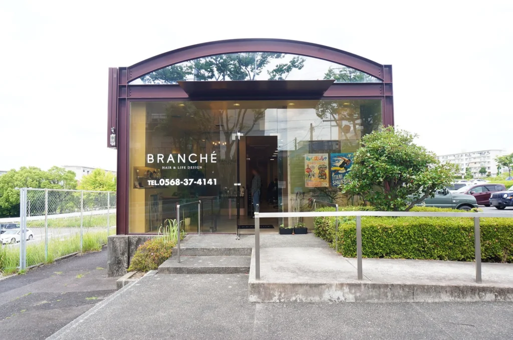 BRANCHÉ高蔵寺店を紹介。無料送迎サービス・Aujuaトリートメントもある人気美容院