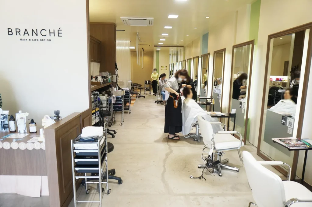 BRANCHÉ高蔵寺店を紹介。無料送迎サービス・Aujuaトリートメントもある人気美容院