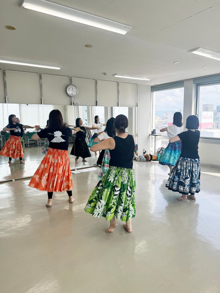 フラダンス教室「ハーラウ オ マヒナ」を紹介。初心者から経験者の学び直しにも。