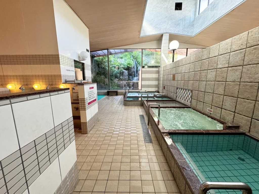 おしゃれなロゴTシャツやサウナハットも!「春日井温泉」のオリジナルグッズを紹介。