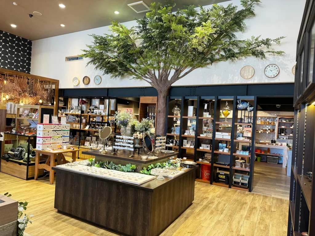 レディースカジュアルからオーダースーツまで揃う素敵なセレクトショップ「Alcott」