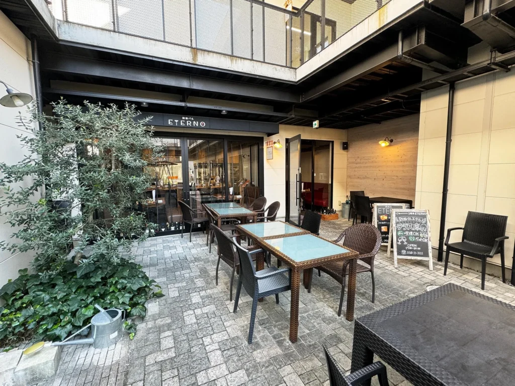 気軽に美味しい鉄板料理を楽しむならココ。勝川のお洒落な隠れ家バル「鉄板バル エテルノ」