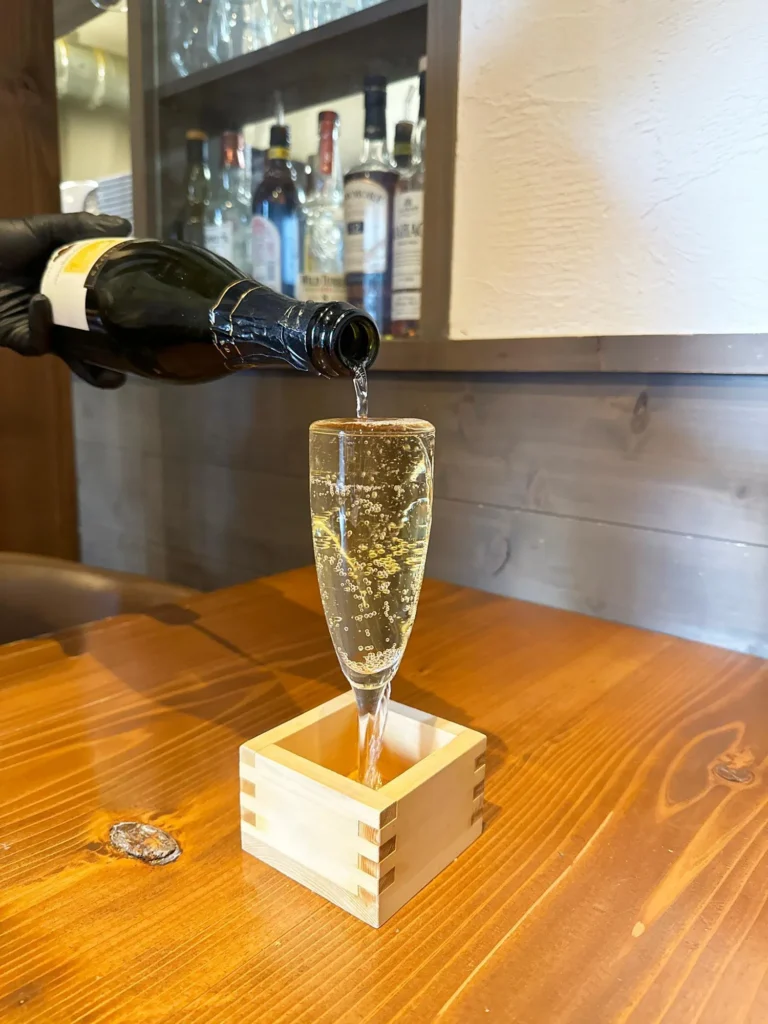 気軽に美味しい鉄板料理を楽しむならココ。勝川のお洒落な隠れ家バル「鉄板バル エテルノ」