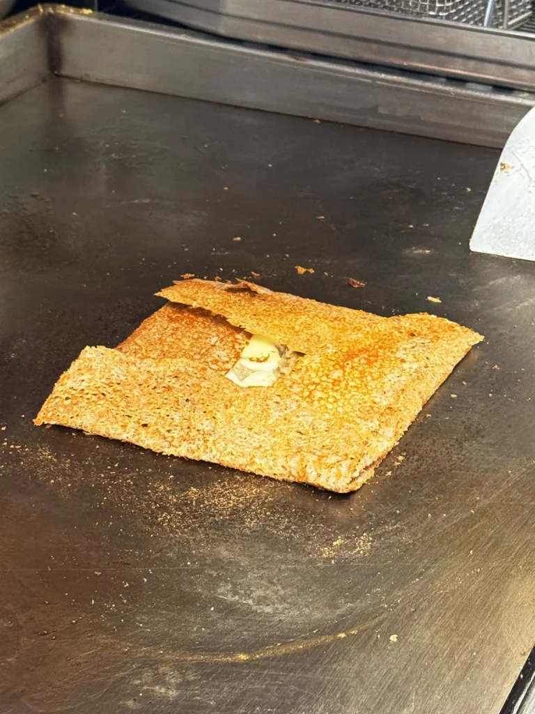 気軽に美味しい鉄板料理を楽しむならココ。勝川のお洒落な隠れ家バル「鉄板バル エテルノ」