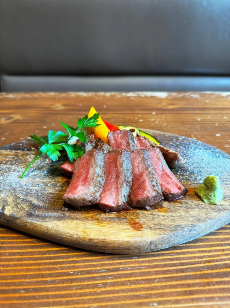 気軽に美味しい鉄板料理を楽しむならココ。勝川のお洒落な隠れ家バル「鉄板バル エテルノ」