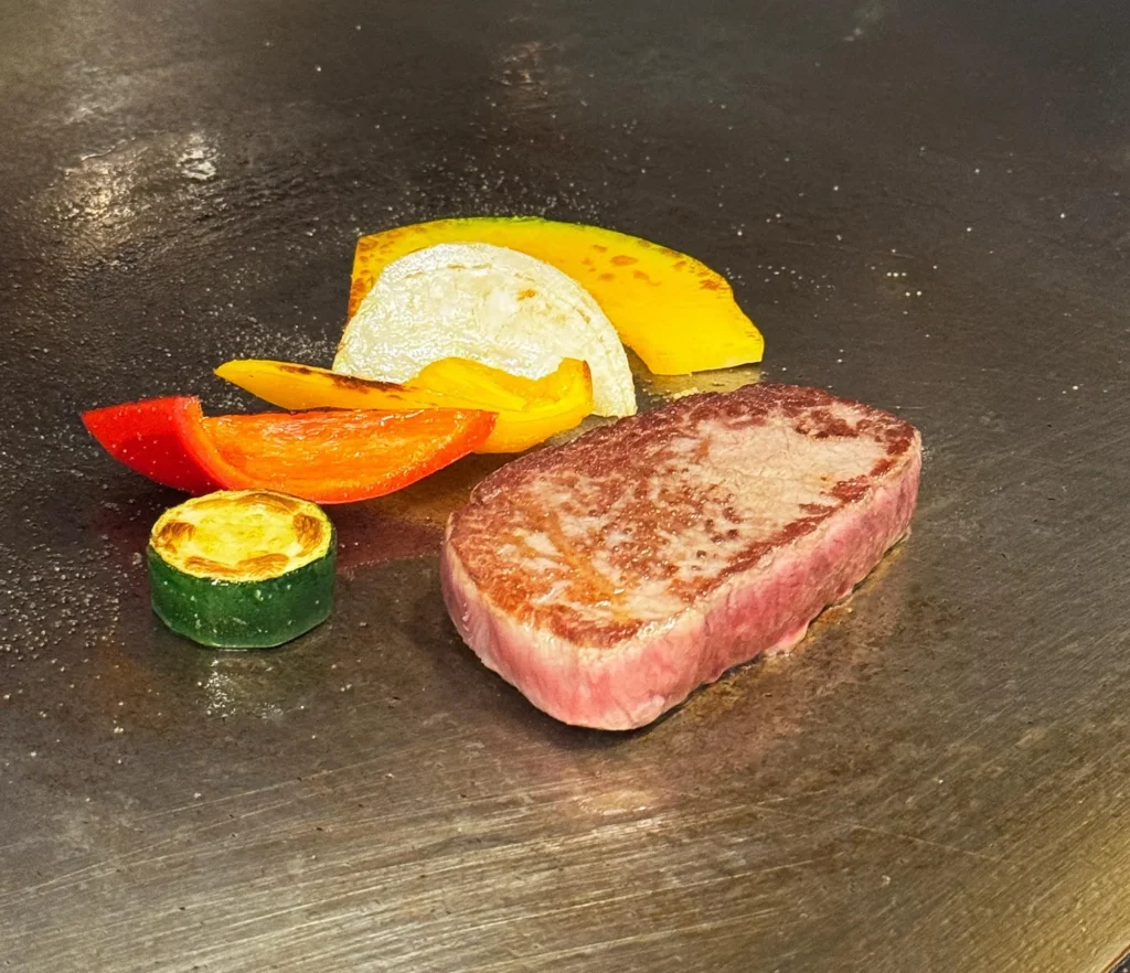 気軽に美味しい鉄板料理を楽しむならココ。勝川のお洒落な隠れ家バル「鉄板バル エテルノ」