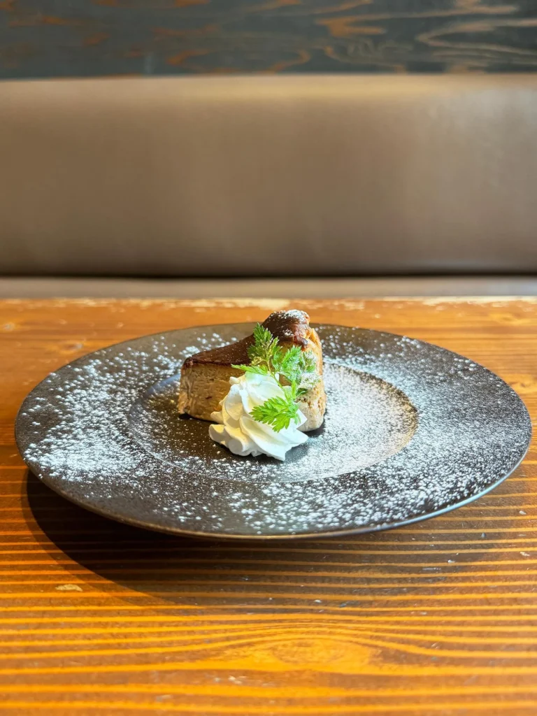 気軽に美味しい鉄板料理を楽しむならココ。勝川のお洒落な隠れ家バル「鉄板バル エテルノ」