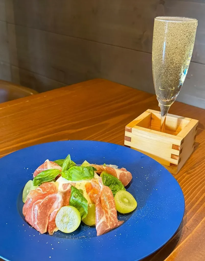 気軽に美味しい鉄板料理を楽しむならココ。勝川のお洒落な隠れ家バル「鉄板バル エテルノ」