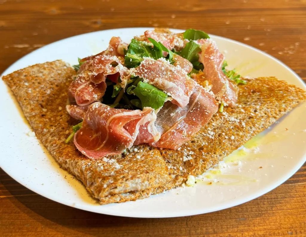 気軽に美味しい鉄板料理を楽しむならココ。勝川のお洒落な隠れ家バル「鉄板バル エテルノ」