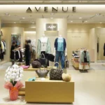 ミセスファッションのショップ「AVENUE高蔵寺店」サンマルシェ南館2階です。